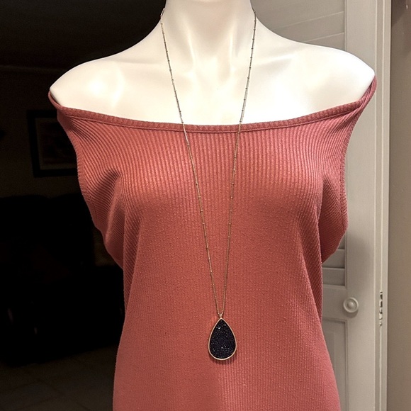 Elegant Long Necklace with Teardrop Pendant - Picture 3 of 9